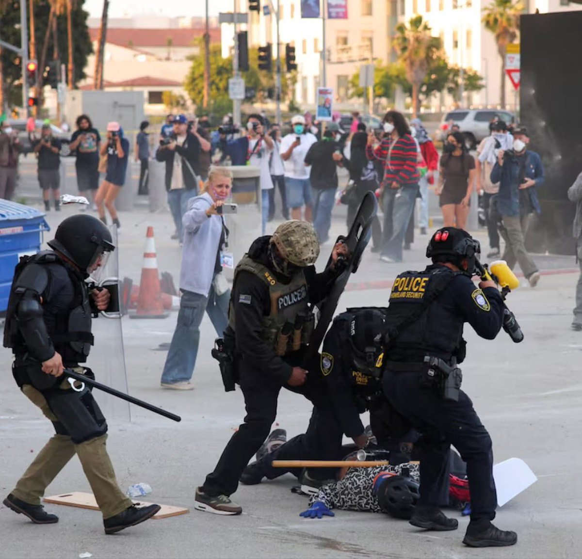TonyAffigne's tweet photo. As violent attacks on unarmed civilians escalate, and popular anger grows, the country edges closer to an orchestrated ”state of emergency.” When this happens, it’s worth remembering Trump’s promise to his supporters that if he won re-election, they’d never have to vote again. https://t.co/q7q8PWACV4