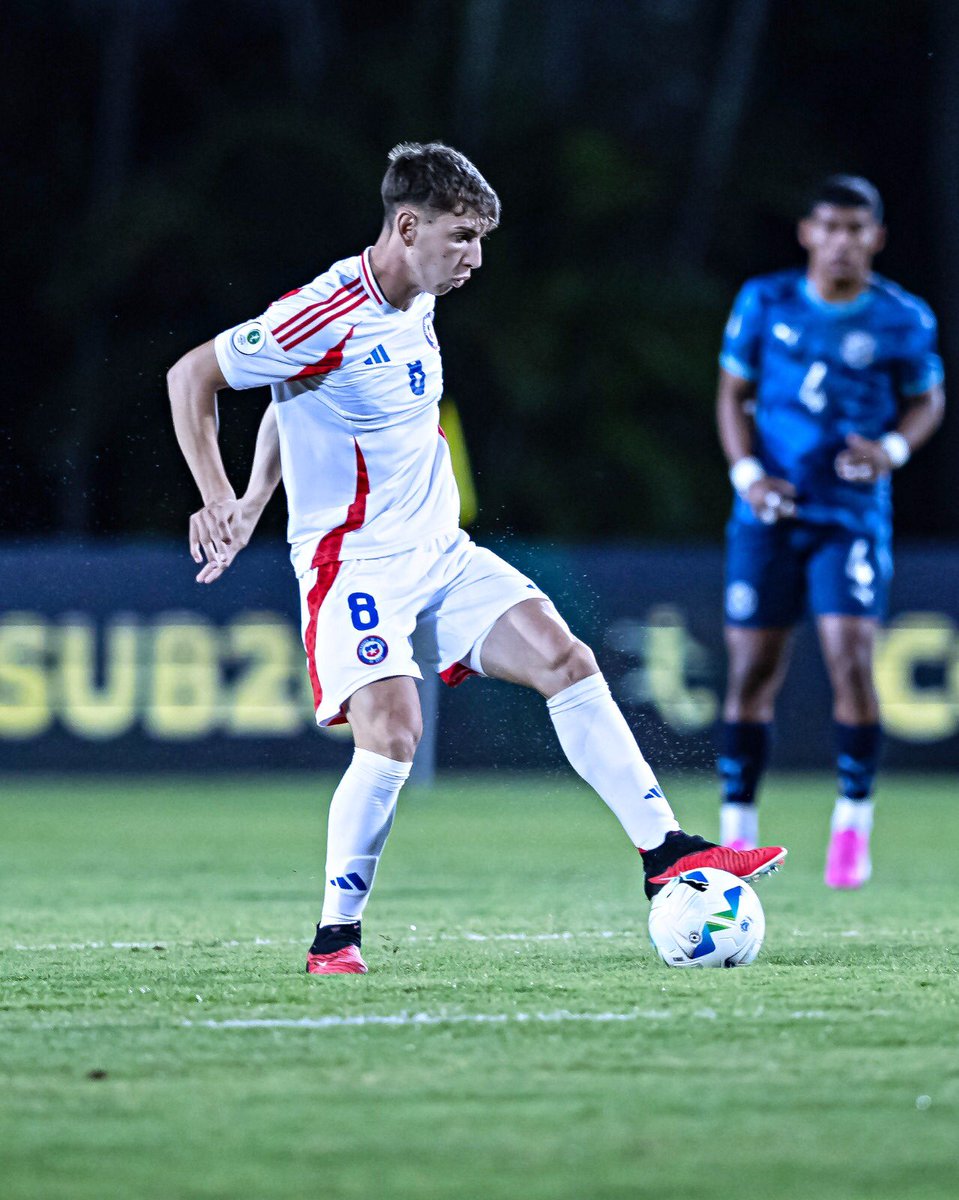 Que bueno es Joaquin Silva.

Un jugador muy versátil, puede dominar cualquier rol del mediocampo, buen finalizador, siempre gran pie para el último pase.

Hoy, hizo un partidazo ante Nueva Zelanda.

Distinto. La joyita de Santiago Wanderers. 🎩