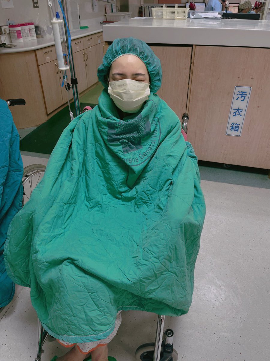Juwern96's tweet image. Day 5 after my intramedullary nail repalce surgery… heyyy bones~ can you please be extra good and heal up super fast? I’ve got a super important date with the Pro Tour Cosplay in Singapore! Don’t let me down~ onegai~ 🥺🦴 🦵🏻