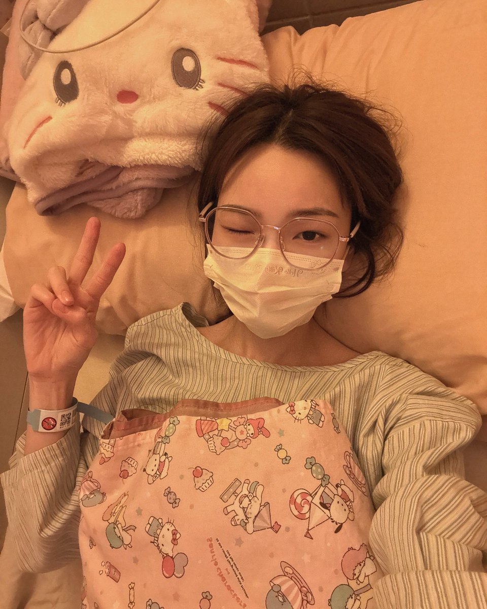 Juwern96's tweet image. Day 5 after my intramedullary nail repalce surgery… heyyy bones~ can you please be extra good and heal up super fast? I’ve got a super important date with the Pro Tour Cosplay in Singapore! Don’t let me down~ onegai~ 🥺🦴 🦵🏻