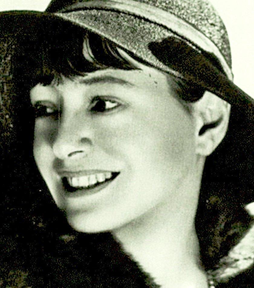 “The first thing I do in the morning is brush my teeth and sharpen my tongue.”  
― Dorothy Parker (died this day, June 7, 1967)