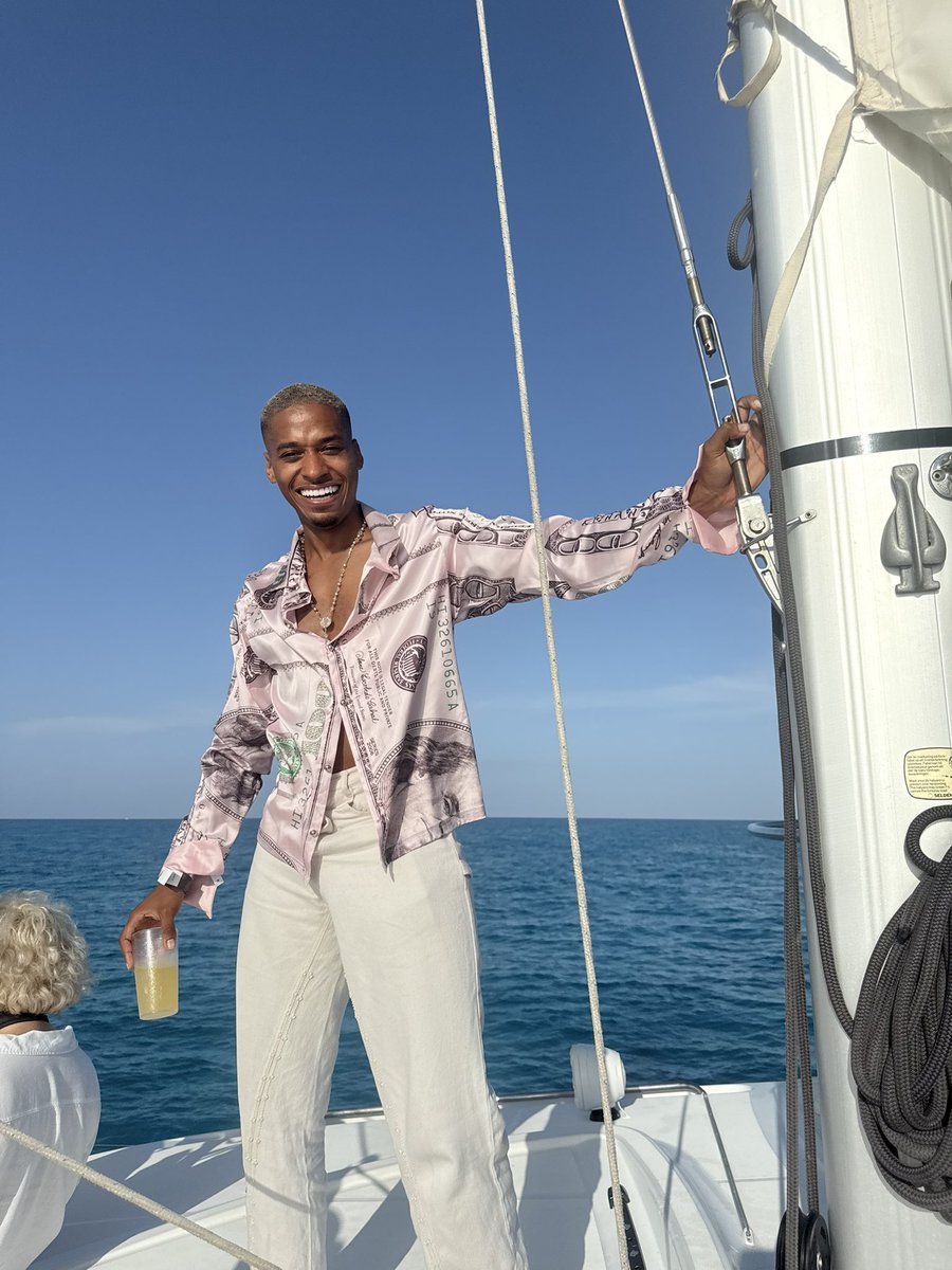 malikdmcintyre's tweet image. Lemme drive da boat