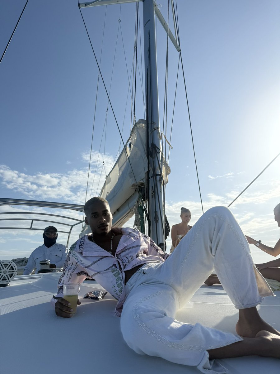 malikdmcintyre's tweet image. Lemme drive da boat