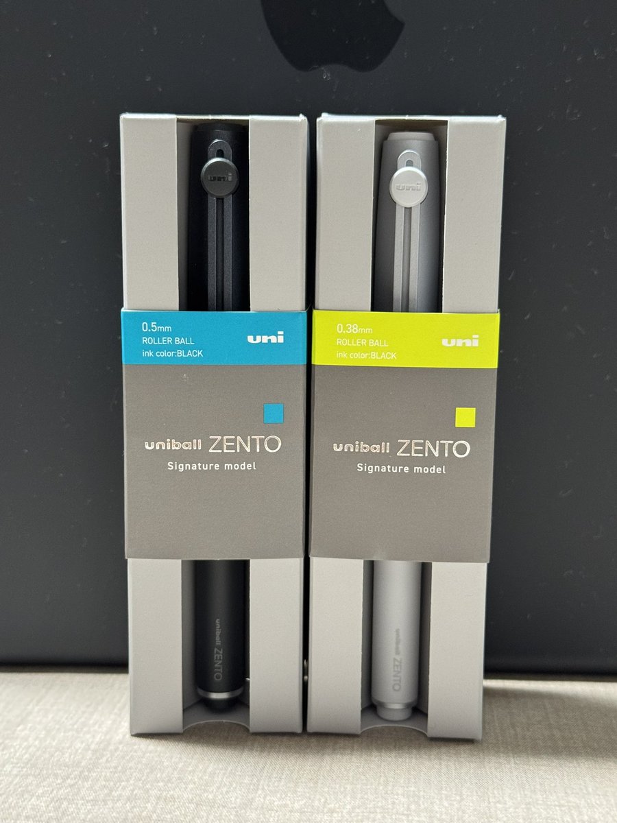 Camel_kumamon's tweet photo. ZENTO signature model買えた。
探す事3ヶ月。やっと生産が追いついて来たのか？
熊本のhands be で売っていた。
熊本と岡山，倉敷の文具店他で探していたが苦労が報われたか？
ネットでは今でも定価の倍以上で売られている。　良かった。
#単身赴任 #三菱鉛筆 #ZENTO #signature https://t.co/wXhMvI2yme