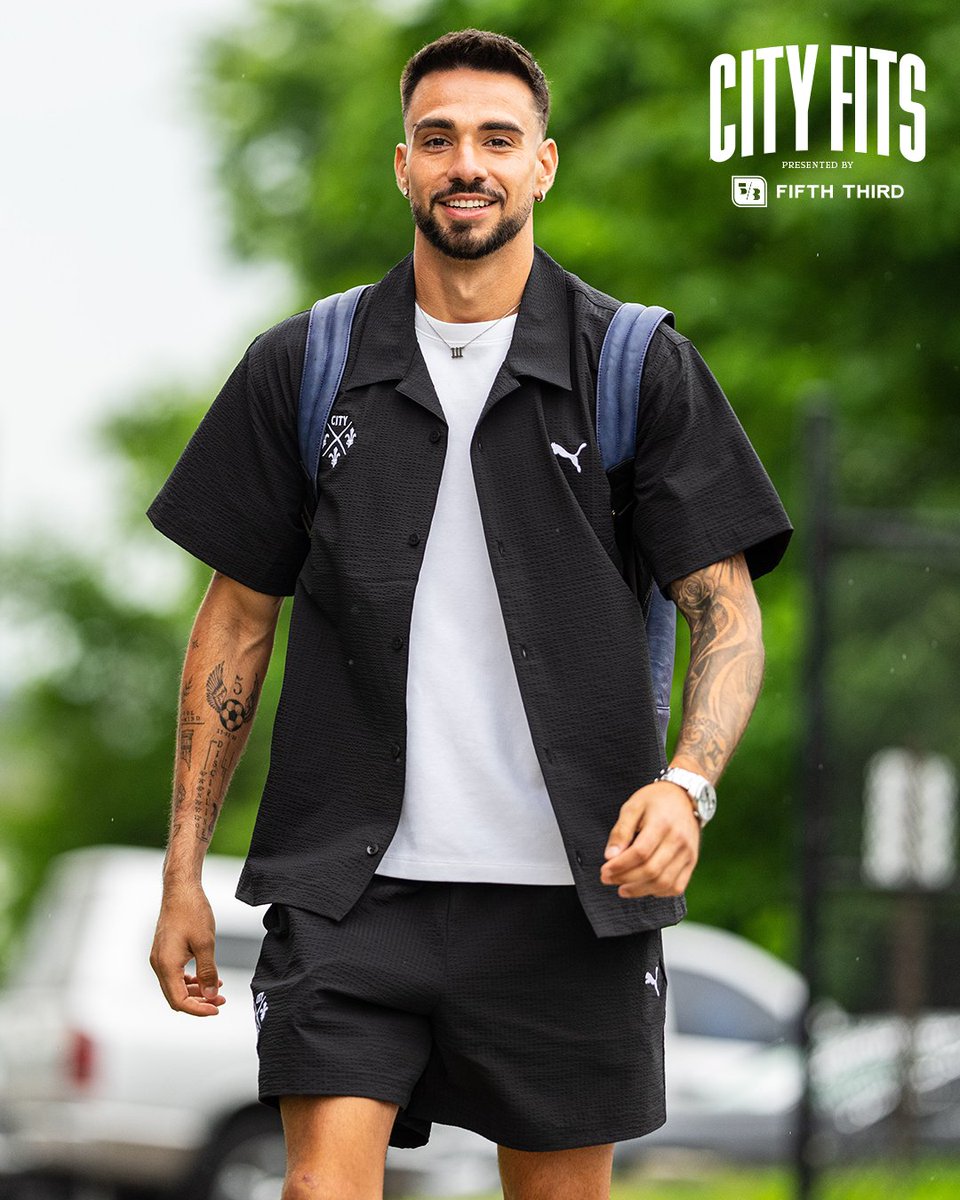 .<a href="/OrdonezOsuna/">Arturo Osuna Ordóñez</a> rockin’ our newest drop 💧🤘

Shop the new LouCity Black Out Collection 🛍️ tinyurl.com/585kb4dv

#LOUvTBR | <a href="/FifthThird/">Fifth Third Bank</a>