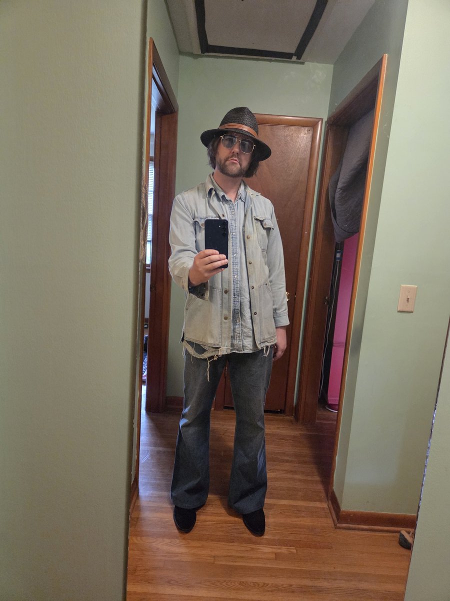 Aaron Lee Tasjan (@aaronleetasjan1) on Twitter photo In Houston tonight to open for the one and only Alejandro Escovedo at the <a href="/HeightsTheater/">Heights Theater</a> In Houston tonight to open for the one and only Alejandro Escovedo at the <a href="/HeightsTheater/">Heights Theater</a>
