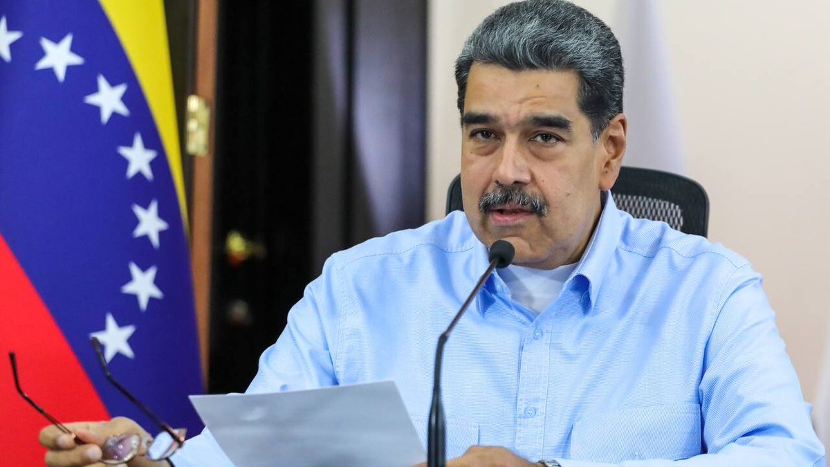 #Presidente || Presidente Maduro: Aquí no hay régimen hay millones de venezolanos decididos a ser libres

"Aquí no hay ningún régimen; no es Chávez ni Maduro, somos millones  de ciudadanos decididos a ser libres. Jamás seremos esclavos ni  colonias, pues estamos construyendo una