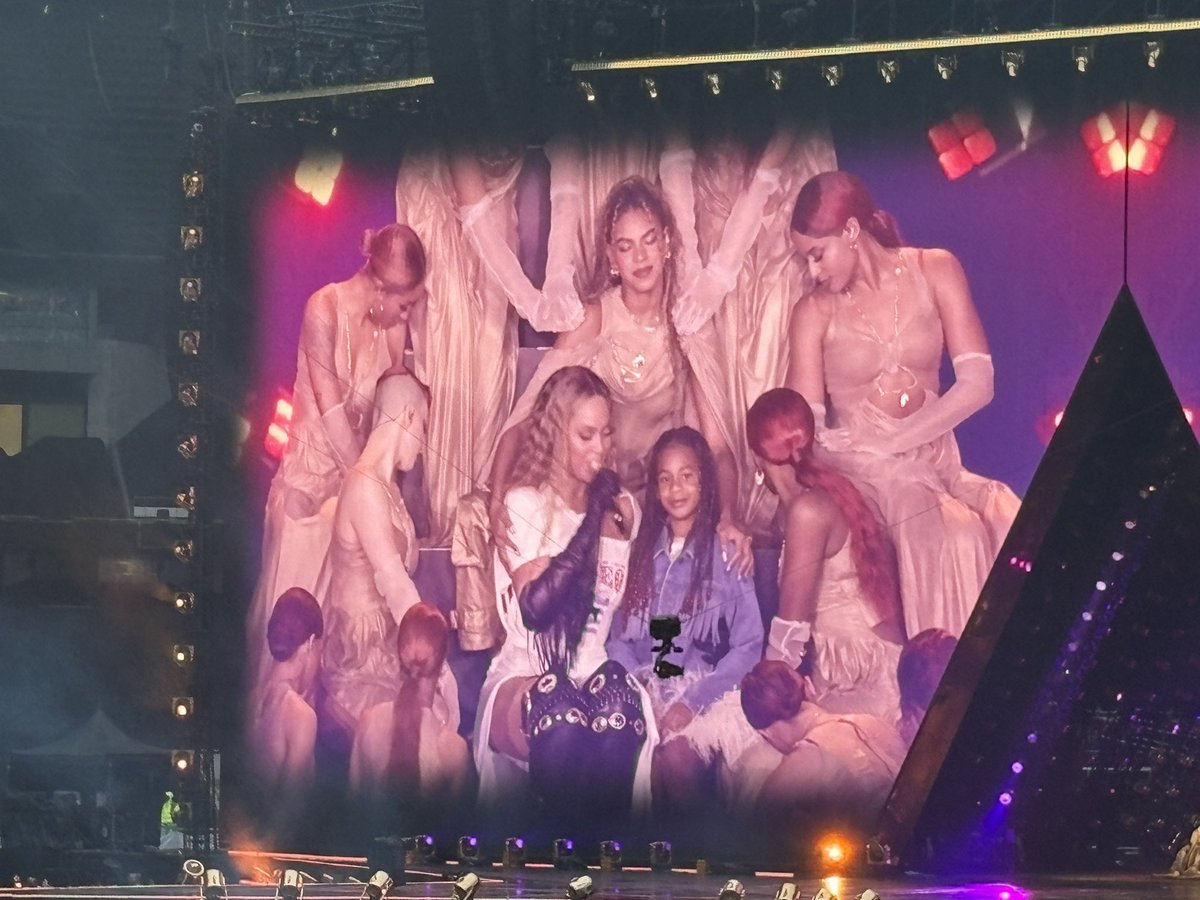 Ina_Christova's tweet image. OMG #CowboyCarterTourLondon was epic! Beyoncé is out of this world! What a smashing production and what an amazing message with her performing alongside her two daughters! Diva, mother, singer extraordinaire- cowboy hats off 🤠 #Beyonce @SpursOfficial 🎶