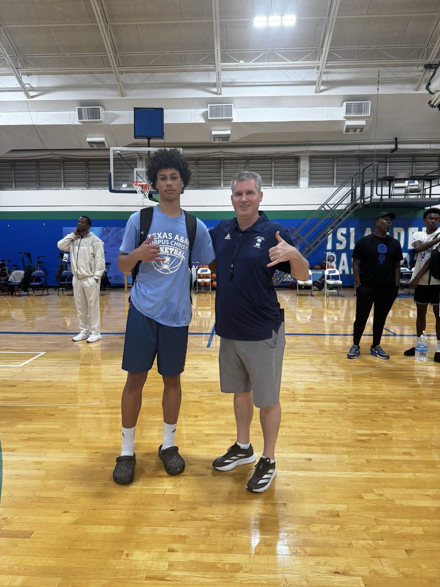 Thank you <a href="/CoachJimShaw/">Jim Shaw</a> and <a href="/DJohnson712/">Dylan Johnson</a>  for the invite to the Texas a&amp;m Corpus Christi camp learned a lot! <a href="/HHKnightsBB/">Harker Heights Knights Basketball</a> <a href="/Islanders_MBB/">Islanders Men’s Basketball</a>
