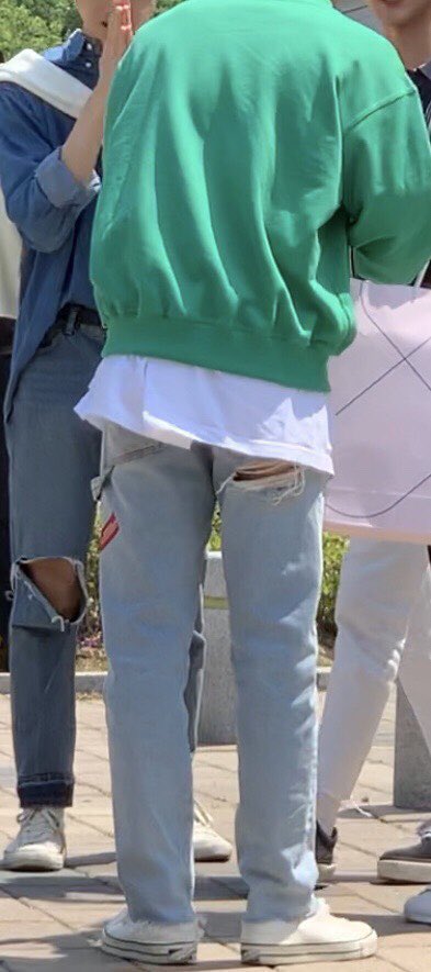 once again asking for jeno’s ass pants to make a return