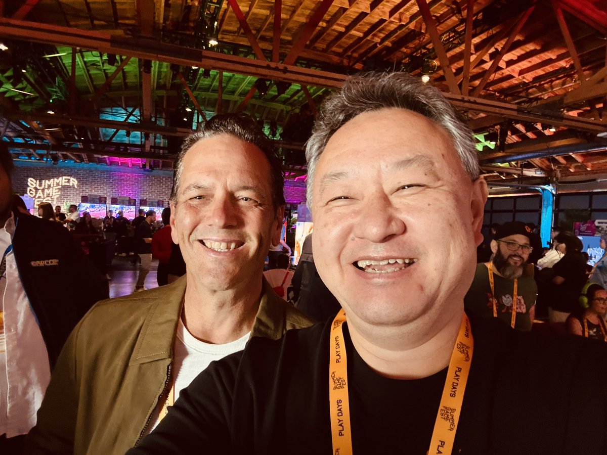 Met a friend at SGF Play Days <a href="/XboxP3/">Phil Spencer</a>