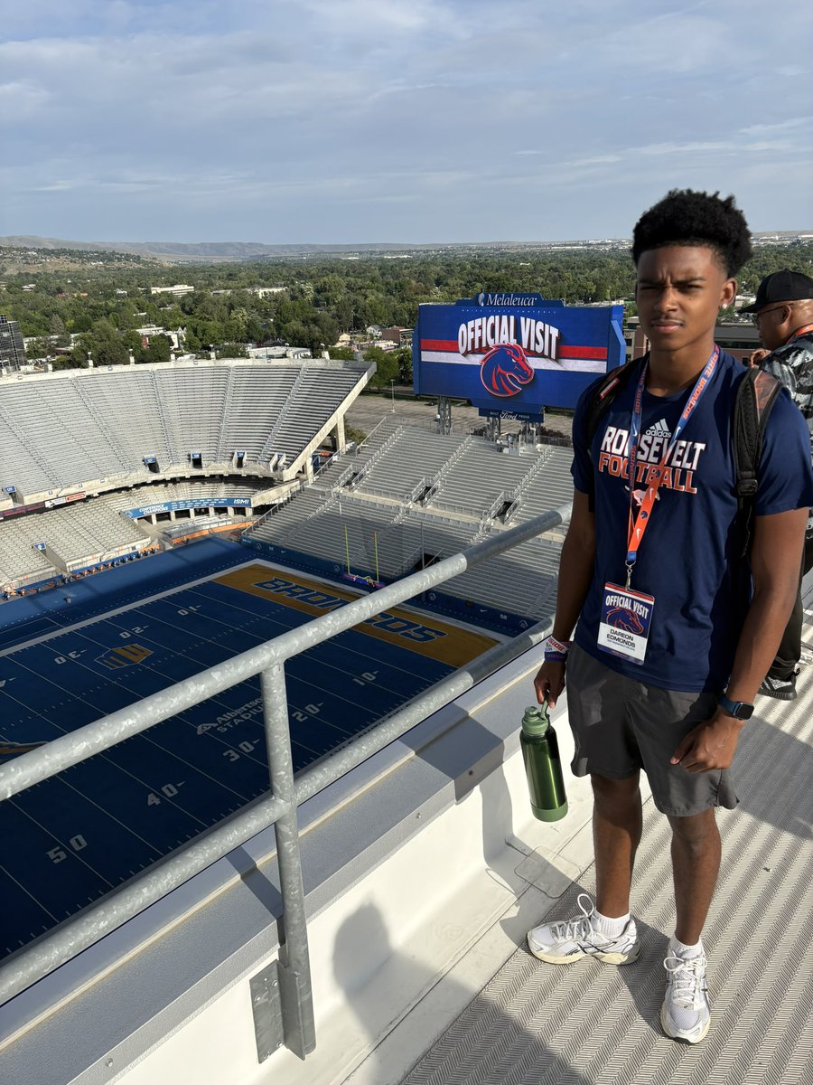 Dareon Edmonds (@dedmond1300) on Twitter photo Had an Amazing Official visit at <a href="/BroncoSportsFB/">Boise State Football</a>. Thank you <a href="/Coach_SD/">Spencer Danielson</a> and the Bronco coaching staff for the hospitality and love🙏🏾. <a href="/Coach_TsTock/">Tyler Stockton</a> <a href="/CoachMcMahen/">Derrick McMahen</a> <a href="/Coach_B_Jones_/">Brandon Jones</a> <a href="/bjmullinBSU/">BJ Mullin</a> <a href="/shaunyfisk/">Shaunessy Fisk</a> <a href="/aaroncrone11/">Aaron Crone</a> <a href="/GregBiggins/">Greg Biggins</a> <a href="/BlairAngulo/">Blair Angulo</a> <a href="/BrandonHuffman/">Brandon Huffman</a> <a href="/RooseyFB/">Eastvale Roosevelt Football</a> Had an Amazing Official visit at <a href="/BroncoSportsFB/">Boise State Football</a>. Thank you <a href="/Coach_SD/">Spencer Danielson</a> and the Bronco coaching staff for the hospitality and love🙏🏾. <a href="/Coach_TsTock/">Tyler Stockton</a> <a href="/CoachMcMahen/">Derrick McMahen</a> <a href="/Coach_B_Jones_/">Brandon Jones</a> <a href="/bjmullinBSU/">BJ Mullin</a> <a href="/shaunyfisk/">Shaunessy Fisk</a> <a href="/aaroncrone11/">Aaron Crone</a> <a href="/GregBiggins/">Greg Biggins</a> <a href="/BlairAngulo/">Blair Angulo</a> <a href="/BrandonHuffman/">Brandon Huffman</a> <a href="/RooseyFB/">Eastvale Roosevelt Football</a>
