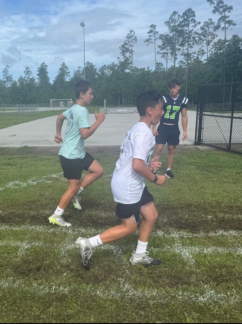 drew_watson24's tweet image. Had an awesome time coaching some future barracudas this week at @Beachside_FB youth camp! Slow feet don’t eat! #WRU