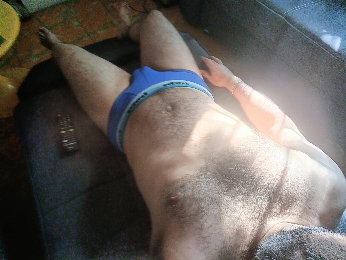 outstrung600's tweet photo. Sunbath https://t.co/5KoHqRz22E
