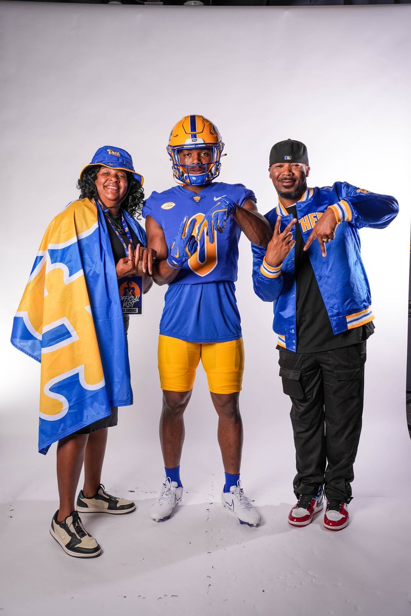 Pittsburgh Sports Now (@pghsportsnow) on Twitter photo Pitt Lands Commitment from Top-25 Linebacker Out of Virginia. pittsburghsportsnow.com/2025/06/07/pit⦠<a href="/simmons_ike/">Isaiah āIkeā Simmons</a> <a href="/BatesBacker/">Randy Bates</a> Pitt Lands Commitment from Top-25 Linebacker Out of Virginia. pittsburghsportsnow.com/2025/06/07/pit⦠<a href="/simmons_ike/">Isaiah āIkeā Simmons</a> <a href="/BatesBacker/">Randy Bates</a>