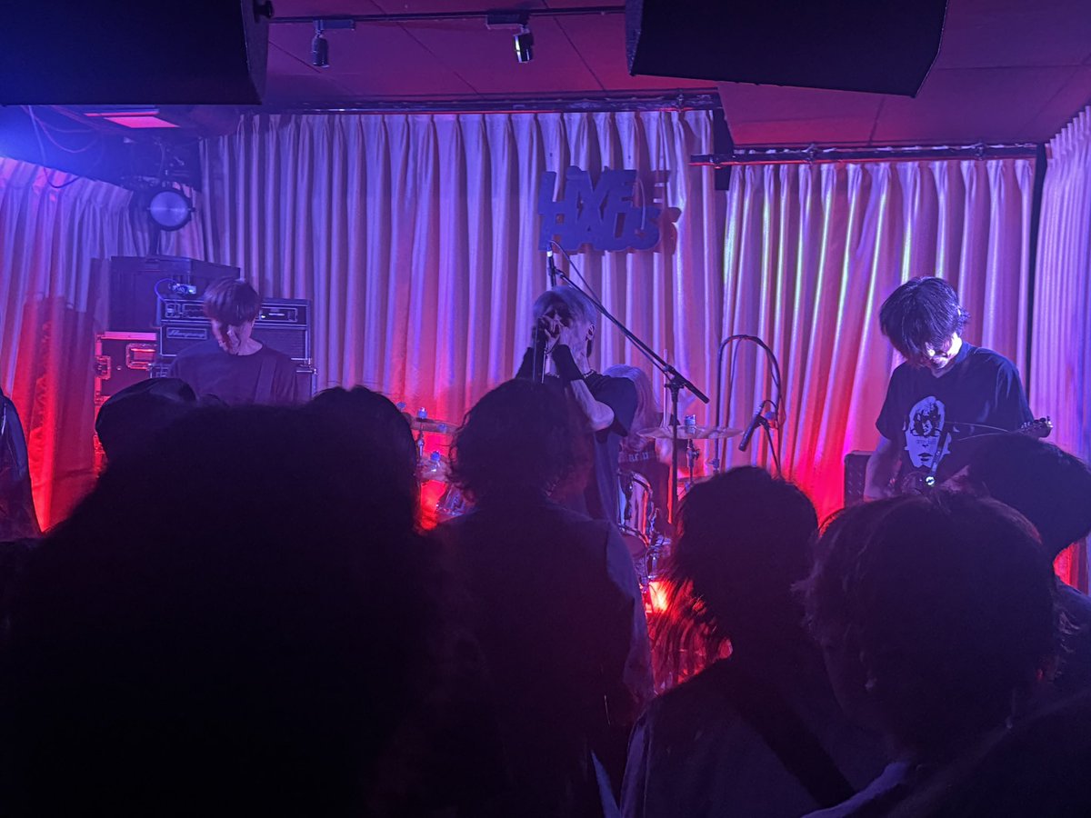 dawnswimmer's tweet photo. 昨夜は友人の新バンド0dBの初ライブに行ってきました。
共演のMea Culpa、SPOILMAN、BBどのバンドもカッコ良かったです。 https://t.co/CS8FPLkoWW