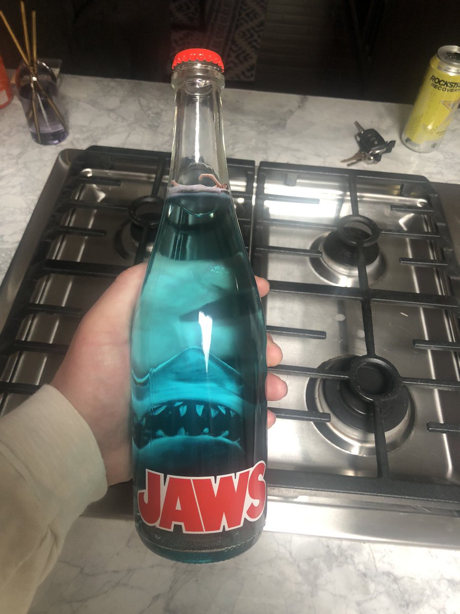 bonkersasscin's tweet image. Went to the liquor store and bought their finest Jaws