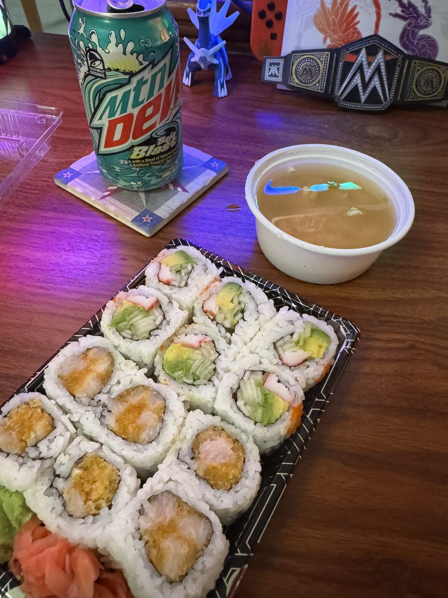 FadeN2Gaming's tweet image. It's a SUSHI SATURDAY 🍣 time to wash it down with a crisp Baja Blast mt dew 🍹 can't go wrong bowl of Miso soup 🥣. While watching some WWE Money in the Bank PLE tonight 🤼 #crushmode #food #wrestling #wwe #foodie #wwemitb #sushi
