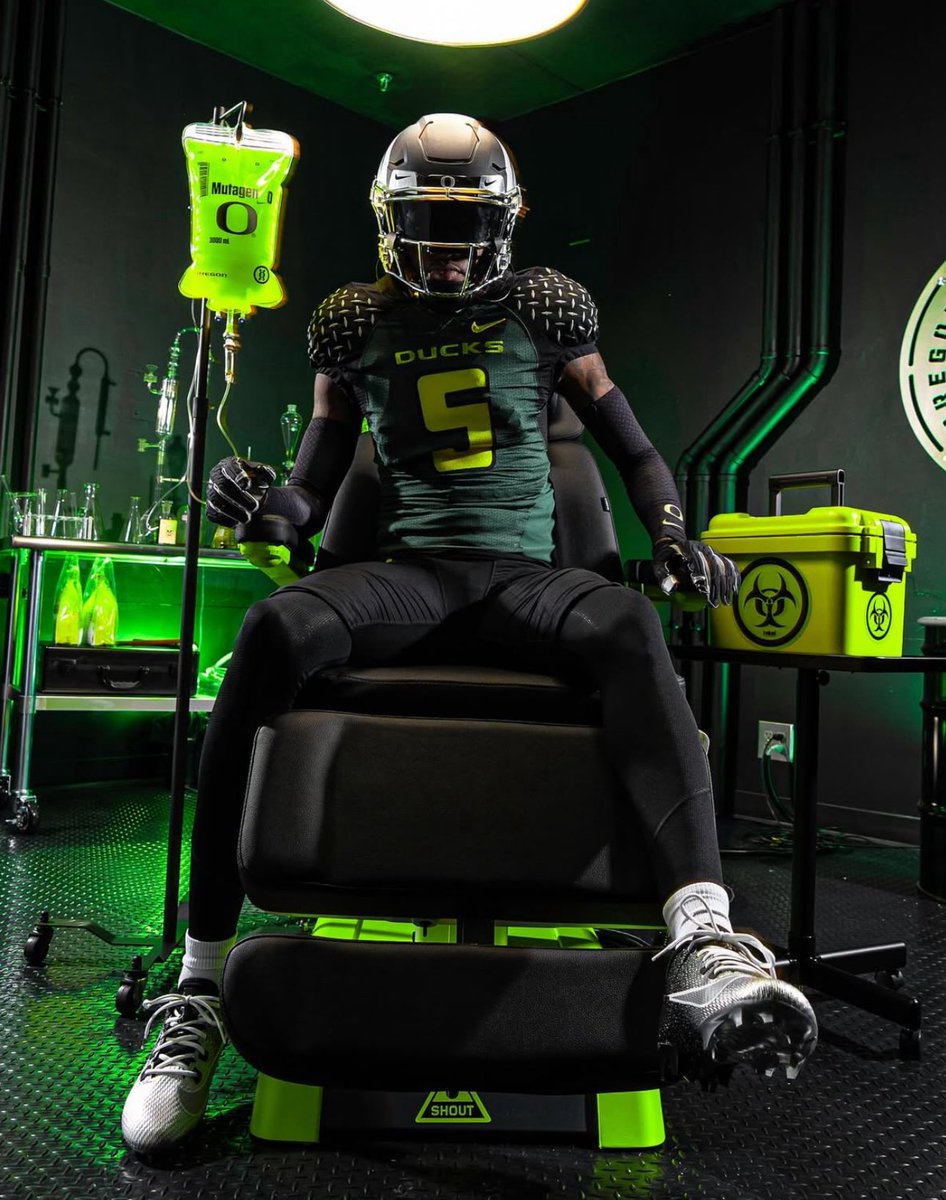 Elite WR Calvin Russell on his visit to Oregon🦆

Russell is the No. 4 WR in the 2026 class. 

on3.com/db/calvin-russ…