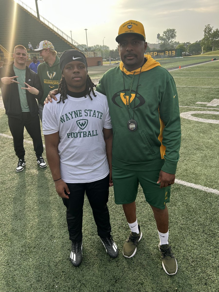 Timothygarr3's tweet photo. Had a great time at Wanye state university camp here’s so pics and thanks @Coach_Rob_WSU @CoachHarajly @PHDLineCoach @CoachB_SVA @coach_jc_mcd @CoachJBoog01_ @CoachTBarr for having me #Warriorsnation #313forever https://t.co/kQAenSAim4