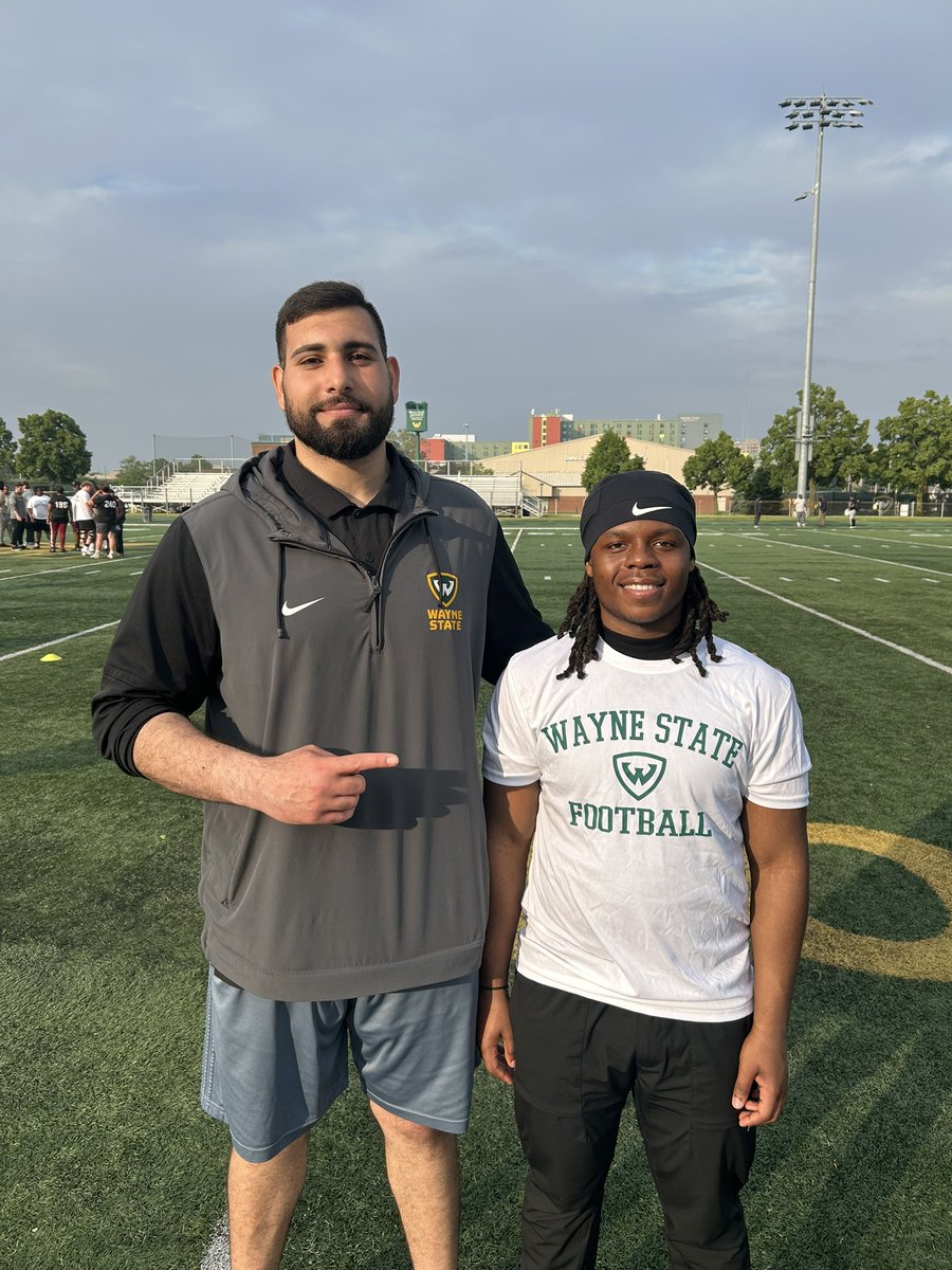 Timothygarr3's tweet photo. Had a great time at Wanye state university camp here’s so pics and thanks @Coach_Rob_WSU @CoachHarajly @PHDLineCoach @CoachB_SVA @coach_jc_mcd @CoachJBoog01_ @CoachTBarr for having me #Warriorsnation #313forever https://t.co/kQAenSAim4