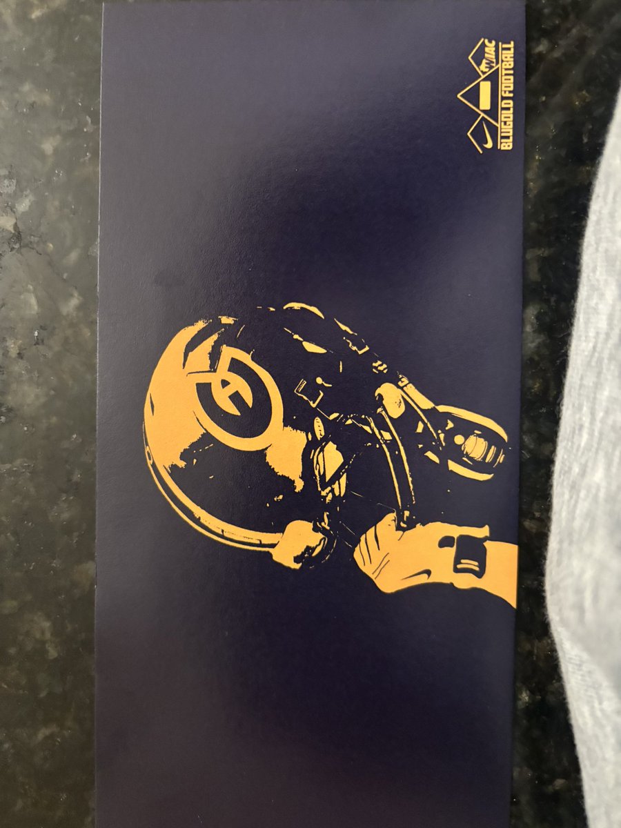vhathaway84's tweet photo. Thank you @UWECFootball for the letter! 
@CoachE_Blugolds @FootballWiac @wiacsports @CoachDeavPuck 
#ROLLGOLDS https://t.co/nLSPKPrylZ