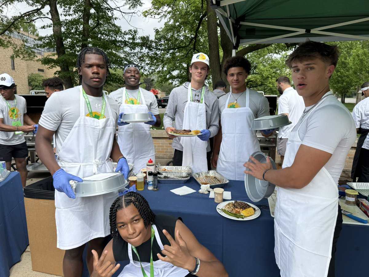 MLeeQB11's tweet image. Thanks @NDFootball and @Marcus_Freeman1 for an amazing day at the Irish Invasion camp and the Grill & Chill following! Enjoyed competing with some of the best talent in the country and working with @GinoGuidugli and @krut_24
Every time I’m at ND I get more excited about the…