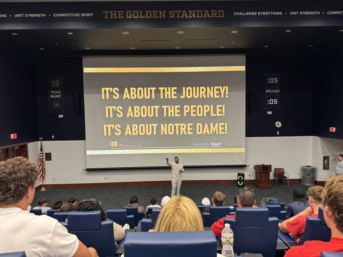 MLeeQB11's tweet image. Thanks @NDFootball and @Marcus_Freeman1 for an amazing day at the Irish Invasion camp and the Grill & Chill following! Enjoyed competing with some of the best talent in the country and working with @GinoGuidugli and @krut_24
Every time I’m at ND I get more excited about the…