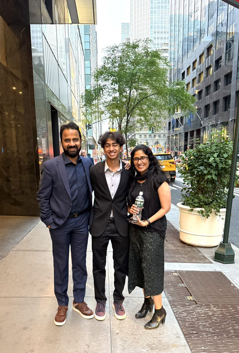 Spring time in New York City — Family, sunshine, and skyscraper smiles.

#NYC  #SpringInNYC #ManhattanViews #NewYorkMoments