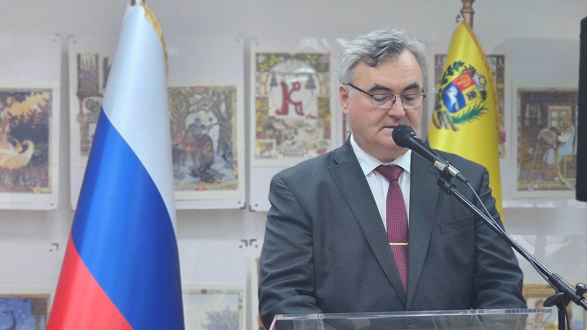 EmbajadaRusaVen's tweet image. 🇷🇺📚 IV Congreso Venezolano de la Lengua Rusa se celebró en Caracas

El Congreso reunió a docentes, traductores, estudiantes, periodistas, compatriotas y a todos quienes preservan y desarrollan el interés por el idioma ruso. 

#DíaDeLaLenguaRusa #CongresoLenguaRusa