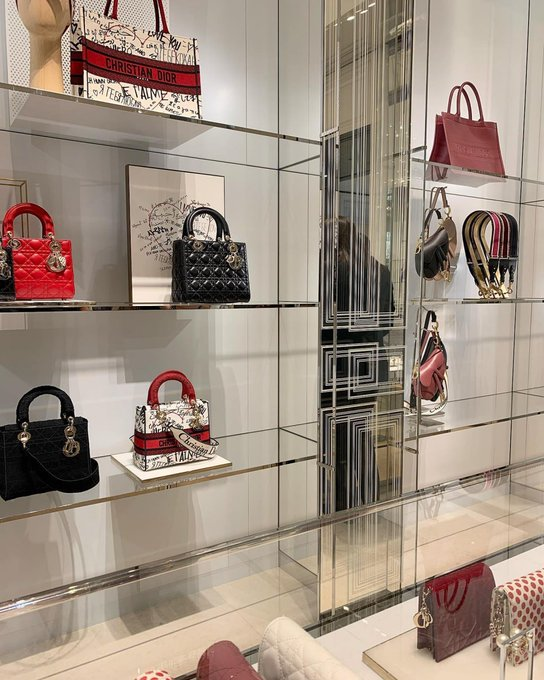 バッグを買うのも一種の投資です。バッグは私に自信と魅力を与えてくれます。