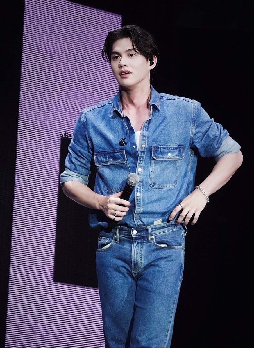 สวัสดีตอนเช้า ครับ <a href="/bbrightvc/">bright</a>  #bbrightvc