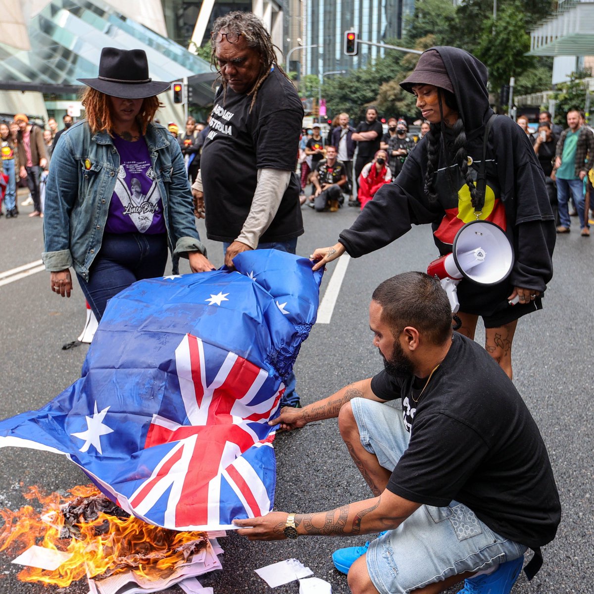 Australia’s gone from rugged pioneer to global doormat. Thanks to Albanese.

Sold its soul for solar panels, buried its farms under green dreams, and outsourced its spine to dubious allies. Drowning in debt, red tape, and "freebies" 

Patriotism’s a dirty word, schools churn out