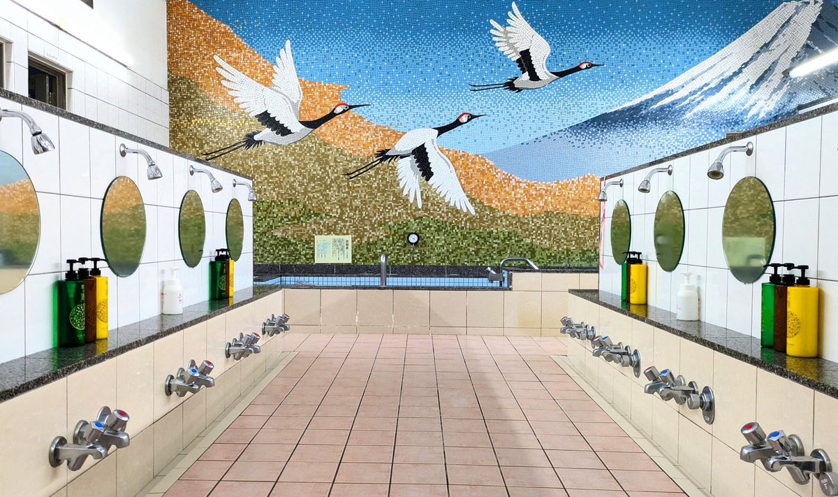 本日「ラベンダー湯」です！

浴室内に備え付けの ボディシャンプー ／
シャンプー ／ コンディショナー
女湯のみリニューアルしました。
男湯も月末までには、徐々にリニューアルの予定です。