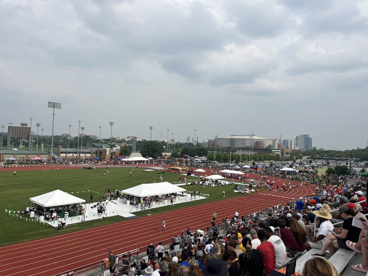 Ben Roberts finishes 16th in the state in the 1600m with a time of 4:23.27! 🦅🔥

Proud of the way you represented, Ben!