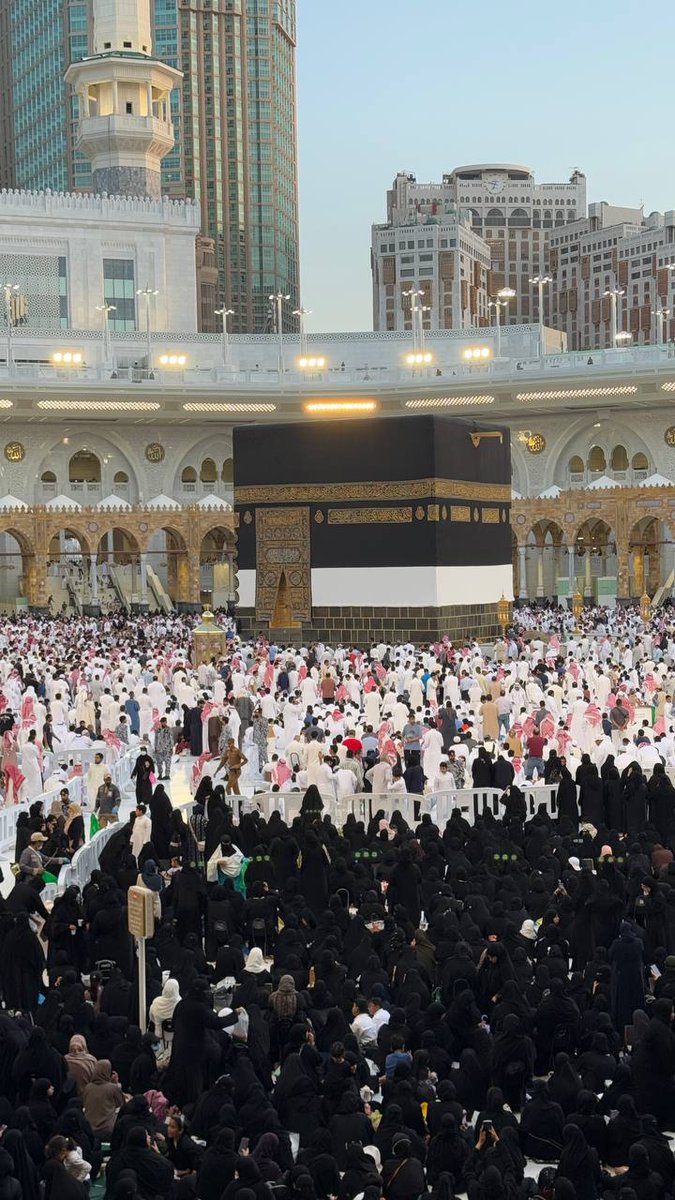 ربنا آتنا في الدنيا حسنة وفي الآخرة حسنة وقنا عذاب النار

[Rabbanā ātinā fīd-dunyā ḥasanatan wa-fīl-ākhirati ḥasanatan wa-qinā ʿadhāban-nār]

Our Lord, grant us good in this world, and good in the Hereafter, and protect us from the torment of the Fire
