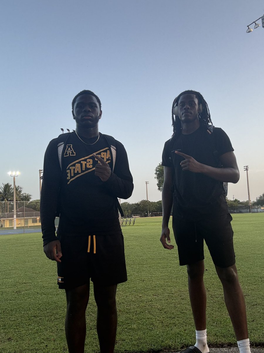 Artrell Vance (@artrellv) on Twitter photo Great work out with <a href="/Dae________/">Otr.Dae</a>
<a href="/247recruiting/">247Sports Recruiting</a> <a href="/UnderArmour/">Under Armour</a> @On3Recruits <a href="/K_PRIDEFOOTBALL/">Killian Football</a> <a href="/Andrew_Ivins/">Andrew Ivins</a> <a href="/GabyUrrutia247/">Gaby Urrutia</a> <a href="/DemetricDWarren/">Demetric D. Warren</a> <a href="/JohnGarcia_Jr/">John Garcia, Jr.</a> Cs Great work out with <a href="/Dae________/">Otr.Dae</a>
<a href="/247recruiting/">247Sports Recruiting</a> <a href="/UnderArmour/">Under Armour</a> @On3Recruits <a href="/K_PRIDEFOOTBALL/">Killian Football</a> <a href="/Andrew_Ivins/">Andrew Ivins</a> <a href="/GabyUrrutia247/">Gaby Urrutia</a> <a href="/DemetricDWarren/">Demetric D. Warren</a> <a href="/JohnGarcia_Jr/">John Garcia, Jr.</a> Cs