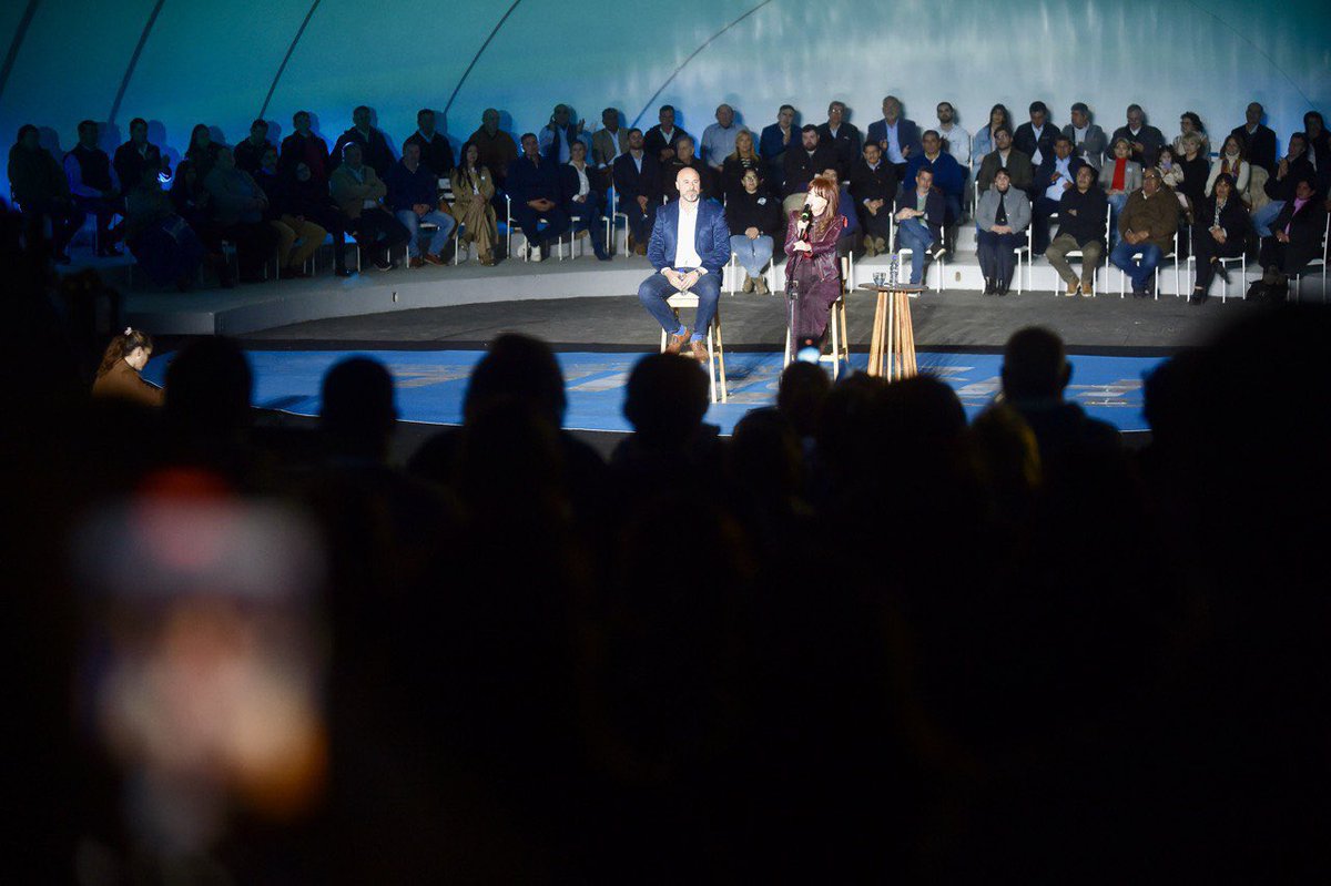 La verdad es que estoy muy feliz de estar acá en Corrientes, tierra de coraje y tierra de valientes. Cuando el coraje y la valentía se hacen propósito estamos frente a la organización y la decisión política de transformar las cosas peleando lo que hay que pelear.

Me acuerdo que
