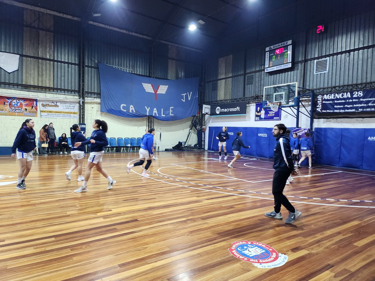 Basquet Total (@basquettotal) on Twitter photo CIERRAN LA JORNADA
Yale y Lagomar se enfrentan en la calle Gustavo Gallinal cerrando la jornada sabatina de la Liga Femenina.
📝🎤 <a href="/Mcaballero_03/">Matías Caballero</a>
#LFBxBT CIERRAN LA JORNADA
Yale y Lagomar se enfrentan en la calle Gustavo Gallinal cerrando la jornada sabatina de la Liga Femenina.
📝🎤 <a href="/Mcaballero_03/">Matías Caballero</a>
#LFBxBT