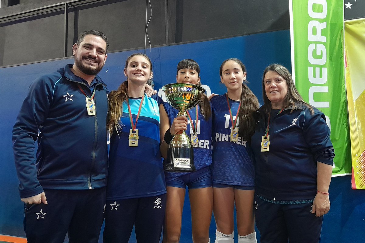 ¡Campeonas Nacionales Sub 14 y del Pincha 🇦🇹🏆🥇!

Catalina Sole, Sol Giménez Vázquez y Cecilia Candia Ortiz fueron parte de la Selección Metropolitana que se consagró campeón en Bariloche 

Además, Agustín Beninati y Ana Lía Ceola integraron el cuerpo técnico

¡Felicitaciones👏!