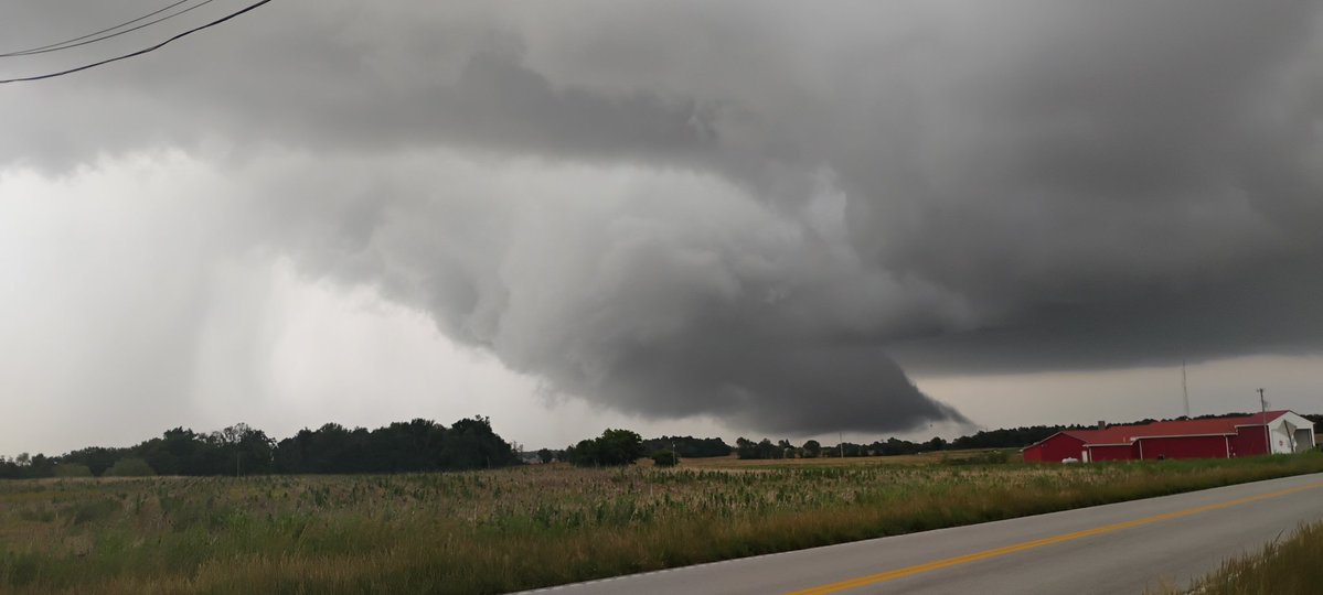 Dustin Knight (@anvilcrawlerwx) on Twitter photo Just west of Elizabethtown now and this storm has strengthened again. New wall cloud, RFD cut ongoing, still broad, sub-severe, but wow what a trooper. Tracking toward Etown. #kywx <a href="/NWSLouisville/">NWS Louisville</a> <a href="/MarcWeinbergWX/">Marc Weinberg</a> <a href="/WLKYJayCardosi/">Jay Cardosi WLKY</a> <a href="/WAVE3Weather/">WAVE Weather</a> Just west of Elizabethtown now and this storm has strengthened again. New wall cloud, RFD cut ongoing, still broad, sub-severe, but wow what a trooper. Tracking toward Etown. #kywx <a href="/NWSLouisville/">NWS Louisville</a> <a href="/MarcWeinbergWX/">Marc Weinberg</a> <a href="/WLKYJayCardosi/">Jay Cardosi WLKY</a> <a href="/WAVE3Weather/">WAVE Weather</a>