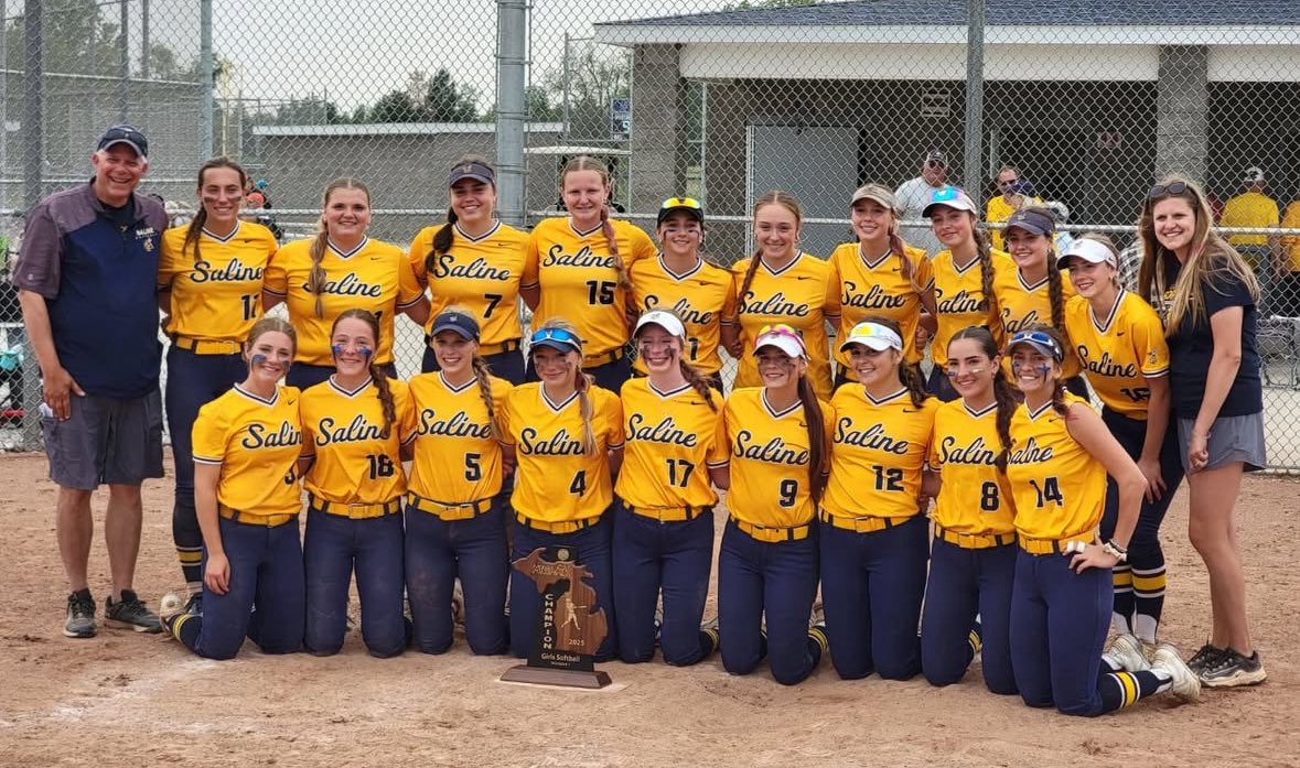 MHSAA D1 Regional Champs!!! 🐝🥎

Next stop Quarterfinals!