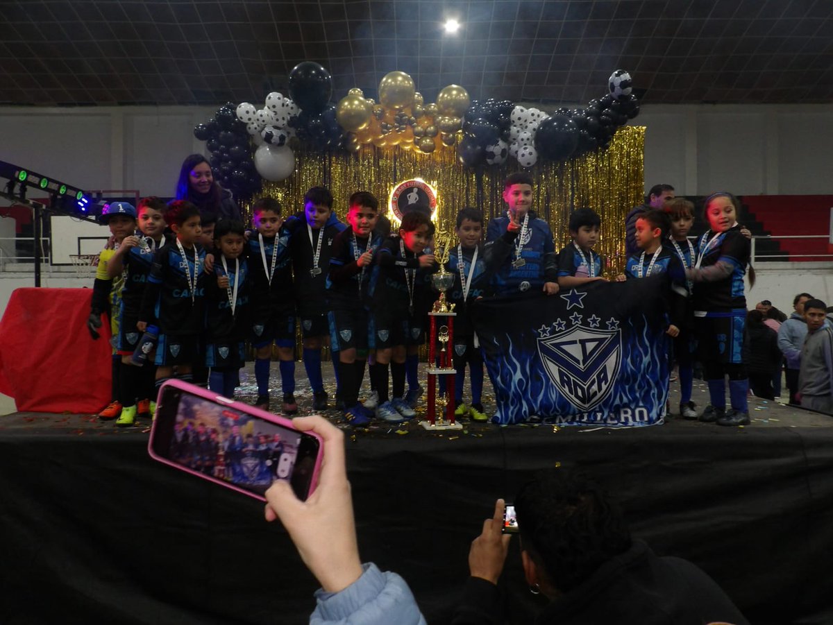 social_roca's tweet photo. ORGULLOSOS DE NUESTRA CATEGORIA 2017🏆

Categoría 2017 del semillero salió campeón en la zona 3 copa de Oro 
Gracias a la gran hinchada que más q eso es la gran familia del semillero de roca 🫶🏻
Felicitaciones profesores Matias, Alejandra, Amaia y Hugo.
(+) https://t.co/ia3xnVADjB