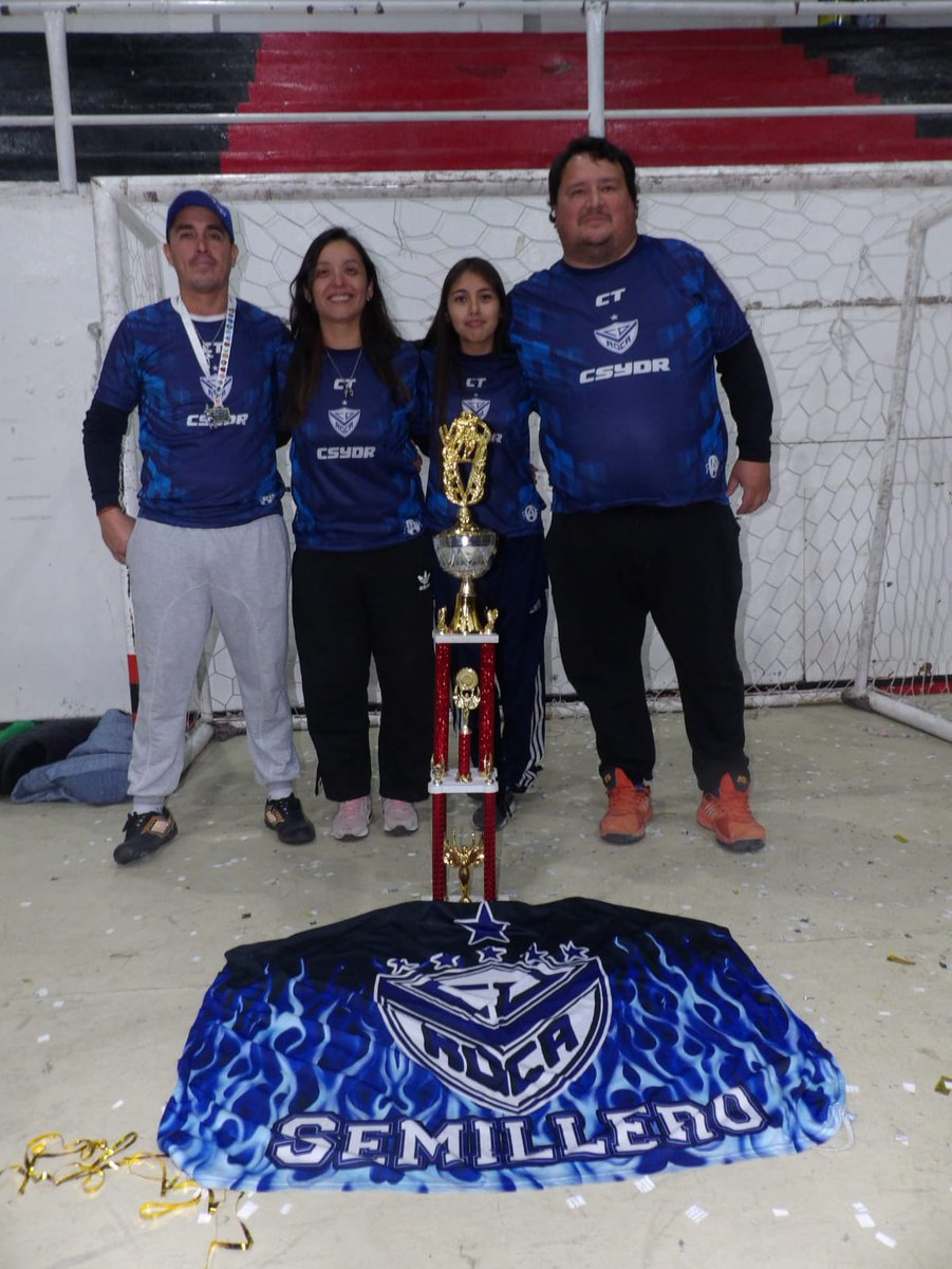 social_roca's tweet photo. ORGULLOSOS DE NUESTRA CATEGORIA 2017🏆

Categoría 2017 del semillero salió campeón en la zona 3 copa de Oro 
Gracias a la gran hinchada que más q eso es la gran familia del semillero de roca 🫶🏻
Felicitaciones profesores Matias, Alejandra, Amaia y Hugo.
(+) https://t.co/ia3xnVADjB