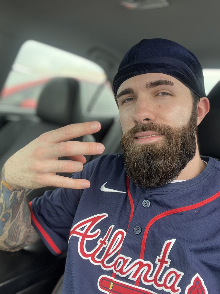 DatDudeCory's tweet image. Atlanta jersey on me like I play for da Braves ⚾️