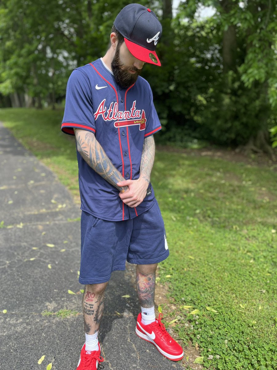DatDudeCory's tweet image. Atlanta jersey on me like I play for da Braves ⚾️