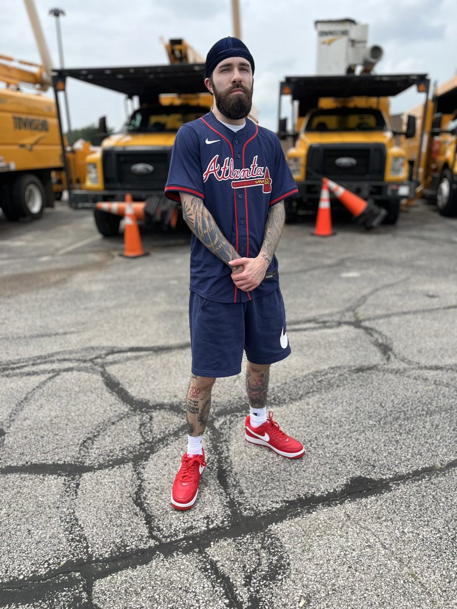 DatDudeCory's tweet image. Atlanta jersey on me like I play for da Braves ⚾️