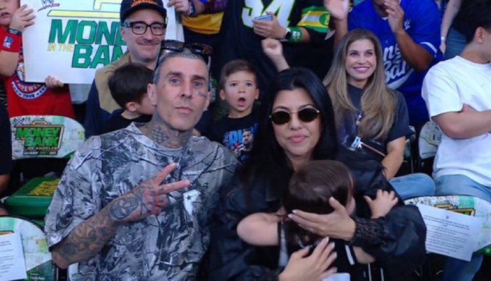 Waytooosweet's tweet image. Let Travis barker replace def rebel bruh