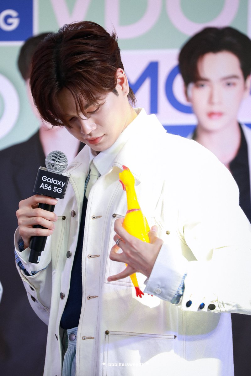 bbbittersweettt's tweet photo. ไอ่โอ๊คไม่แล้วซักที เก็บอยู่นั่นเป็นนาทีๆ
ค่ดน่ารักเลยยยยยยยยน  ยั่กตายยย 

JuniorMark with Galaxy A56
#GalaxyxJuniorMark #GalaxyA56 
✶#markjrtn @Markjrtn ✶ https://t.co/l4RY2q9b9J