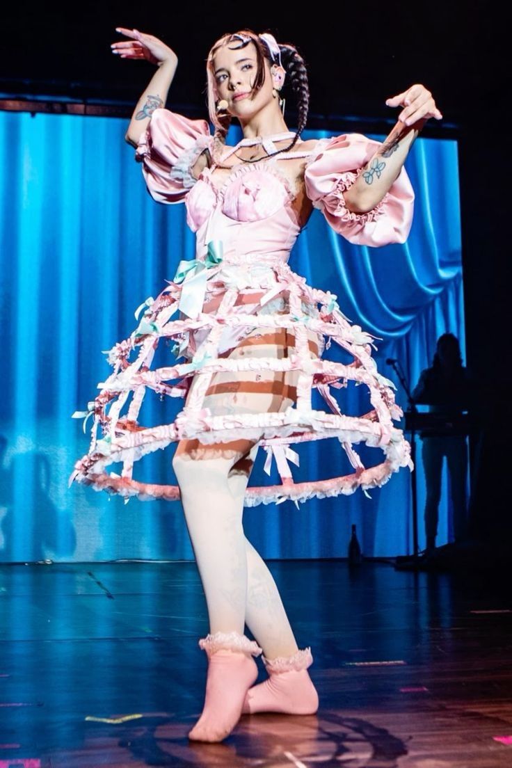 ENCANTADOR! Su (<a href="/sufoundtheheart/">𝚂𝚄.𝚕𝚘𝚟𝚎𝚛🇵🇸| 𝙻𝚎𝚖𝚘𝚗 𝚋𝚘𝚢</a>) acaba de chegar na #FestaDebutJuno (<a href="/junosquadd/">Juno Squad🩵</a>) com um look incrível, dizem os boatos q ele vai causar nesse squad!